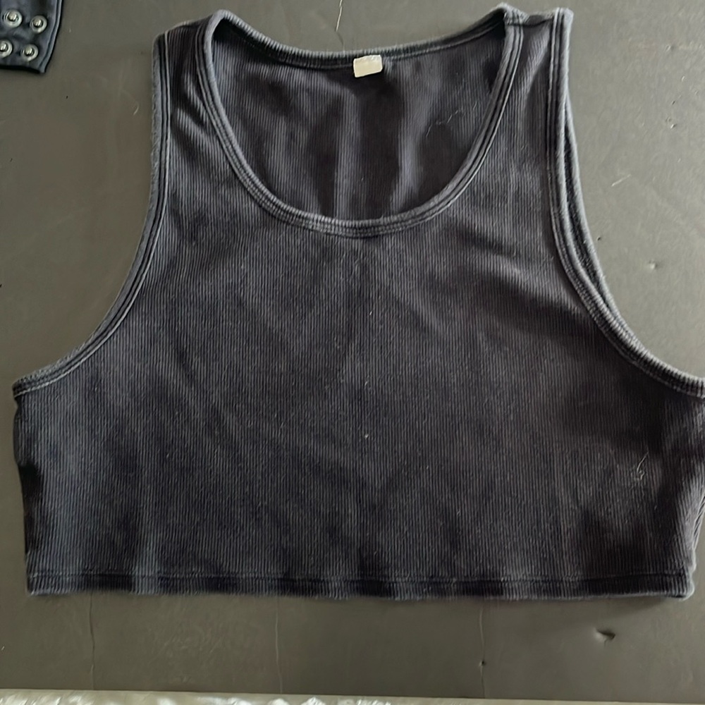 alo black ribbed top. Full disclosure, i believe its a size M ? cotton fabric